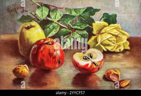 Vintage-Postkarte 1910-1920 mit Stillleben von einigen Äpfeln, einer in zwei Hälften geschnitten, eine gelbe Rose und Mandelnüsse. Stockfoto