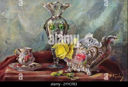 Vintage-Postkarte aus dem Jahr 1910-1920 mit Stillleben einer kunstvollen Glasvase, einer dekorativen porzellanteetasse und Tureen. Stockfoto