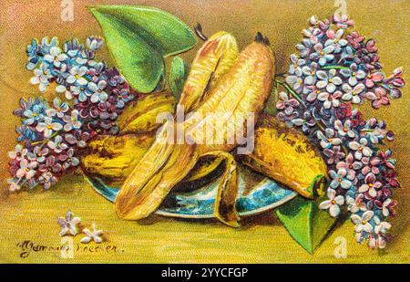 Vintage-Postkarte 1910-1920 mit Stillleben-Gemälde von Bananen auf einem Teller und Flieder-Blumen. Stockfoto