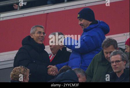 Markus Soeder, Söder, bayerischer Ministerpräsident, Ministerpräsident, Bayern, CSU, Politiker, Dr. Michael Diederich, Geschäftsführer Finanzvorstand und stellvertretender Vorstandsvorsitzender, im Spiel FC BAYERN MÜNCHEN - RB LEIPZIG 5-1 am 20. Dezember 2024 in München. Saison 2024/2025, 1.Bundesliga, FCB, München, Spieltag 15, 15.Spieltag Fotograf: Peter Schatz - DFL-VORSCHRIFTEN VERBIETEN DIE VERWENDUNG VON FOTOGRAFIEN als BILDSEQUENZEN und/oder QUASI-VIDEO - Stockfoto