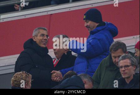 Markus Soeder, Soeder, bayerischer Ministerpraesident, Ministerpraesident, Bayern, CSU, Politiker, Dr. Michael Diederich, Finanzvorstand und stellvertretender Vorstandsvorsitzender, im Spiel FC BAYERN MÜNCHEN - RB LEIPZIG 5-1 am 20. Dezember 2024 in München. Saison 2024/2025, 1.Bundesliga, FCB, München, Spieltag 15, 15.Spieltag Fotograf: ddp Images/STAR-Images - DFL-VORSCHRIFTEN VERBIETEN JEDE VERWENDUNG VON FOTOS als BILDSEQUENZEN und/oder QUASI-VIDEO - Credit: ddp Media GmbH/Alamy Live News Stockfoto