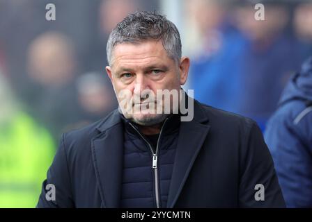 Dundee-Trainer Tony Docherty vor dem Spiel der Premier League im Ibrox Stadium, Glasgow. Bilddatum: Samstag, 21. Dezember 2024. Stockfoto