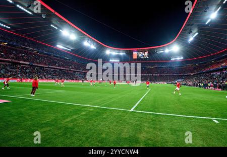 Allianz Arena im Spiel FC BAYERN MÜNCHEN - RB LEIPZIG 5-1 am 20. Dezember 2024 in München. Saison 2024/2025, 1.Bundesliga, FCB, München, Spieltag 15, 15.Spieltag Fotograf: Peter Schatz - DFL-VORSCHRIFTEN VERBIETEN DIE VERWENDUNG VON FOTOGRAFIEN als BILDSEQUENZEN und/oder QUASI-VIDEO - Stockfoto