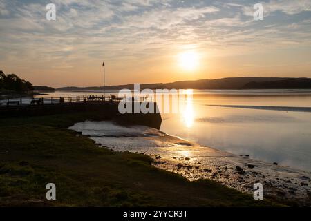 Wunderschöner Abend in Arnside an der Küste von Cumbria, Nordwesten Englands. Stockfoto