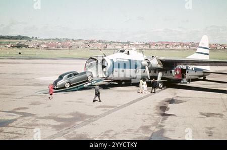Entladung des Rolls-Royce Silver Cloud Car von Silver City Flugzeugen bei Ankunft in Le Touquet, Frankreich, Europa 1960 Stockfoto