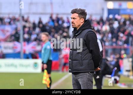 Unterhaching, Deutschland. Dezember 2024. im Bild Dynamo Dresden Trainer Thomas STAMM/Freistleler/Einzelfoto/3. Liga: SpVgg Unterhaching - Dynamo Dresden, Uhlsportpark am 21.12.2024 Credit: dpa/Alamy Live News Stockfoto