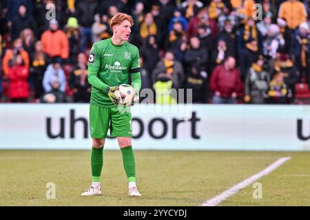 Unterhaching, Deutschland. Dezember 2024. Am Ball Konstantin HEIDE (UHG #1)/Freisteller/Einzelfoto/3. Liga: SpVgg Unterhaching - Dynamo Dresden, Uhlsportpark am 21.12.2024 Credit: dpa/Alamy Live News Stockfoto