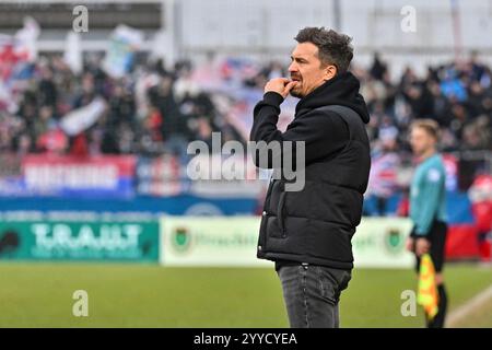 Unterhaching, Deutschland. Dezember 2024. im Bild Dynamo Dresden Trainer Thomas STAMM/Freistleler/Einzelfoto/3. Liga: SpVgg Unterhaching - Dynamo Dresden, Uhlsportpark am 21.12.2024 Credit: dpa/Alamy Live News Stockfoto