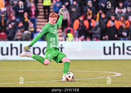 Unterhaching, Deutschland. Dezember 2024. Am Ball Konstantin HEIDE (UHG #1)/Freisteller/Einzelfoto/3. Liga: SpVgg Unterhaching - Dynamo Dresden, Uhlsportpark am 21.12.2024 Credit: dpa/Alamy Live News Stockfoto