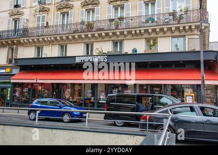 Hippopotamus Steakhouse Restaurant gegenüber dem Bahnhof Gare du Nord in Paris, Frankreich Stockfoto