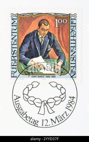 Gestempelte Briefmarke von Liechtenstein, die Porträt von Carl Goetz (1888-1960) zeigt, um 1984. Stockfoto