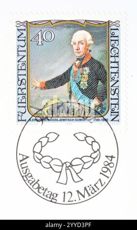 Gestempelte Briefmarke von Liechtenstein, die das Porträt von Aleksandr V. Suworow (1730-1800) zeigt, um 1984. Stockfoto