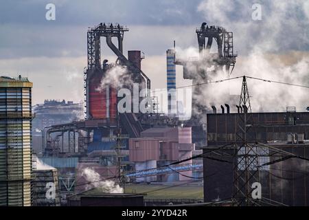 Panorama des ThyssenKrupp Steel Stahlwerks in Duisburg-Bruckhausen, die Hochöfen 8 und 9, NRW, Deutschland, ThyssenKrupp Steel Bruckhausen *** Panorama des ThyssenKrupp Steel Stahlwerks in Duisburg Bruckhausen, Hochöfen 8 und 9, NRW, Deutschland, ThyssenKrupp Steel Bruckhausen Stockfoto