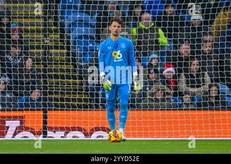 Turf Moor, Burnley, Lancashire, Großbritannien. Dezember 2024. EFL Championship Football, Burnley gegen Watford; James Trafford von Burnley Credit: Action Plus Sports/Alamy Live News Stockfoto