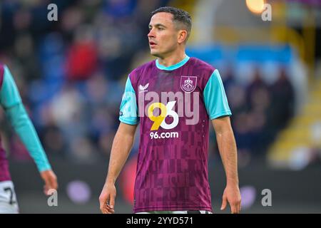 Turf Moor, Burnley, Lancashire, Großbritannien. Dezember 2024. EFL Championship Football, Burnley gegen Watford; Josh Cullen von Burnley Credit: Action Plus Sports/Alamy Live News Stockfoto