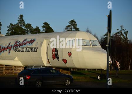 Skånes-Fagerhult, Skåne, Schweden. Dezember 2024. Das Süßigkeitenflugzeug. Stockfoto