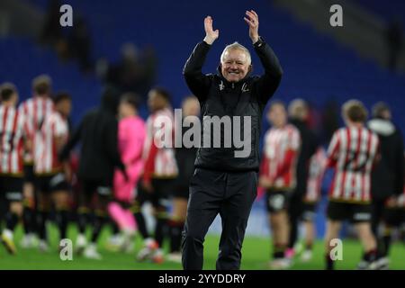 Cardiff, Großbritannien. Dezember 2024. Chris Wilder, der Manager von Sheffield United feiert nach dem Spiel. EFL Skybet Championship Match, Cardiff City gegen Sheffield Utd im Cardiff City Stadium in Cardiff, Wales am Samstag, den 21. Dezember 2024. Dieses Bild darf nur für redaktionelle Zwecke verwendet werden. Nur redaktionelle Verwendung, Bild von Andrew Orchard/Andrew Orchard Sportfotografie/Alamy Live News Credit: Andrew Orchard Sportfotografie/Alamy Live News Stockfoto