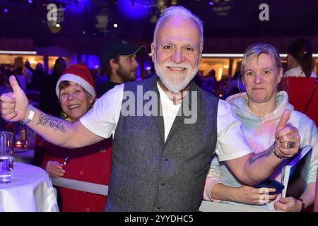 30 Jahre Weihnachten mit Frank Zander Nino de Angelo zum 30 zehn Jubilaeum von Frank Zander, Marcus Zander Weihnachten mit Frank & Familie Estrel Covention Center Berlin, am 21.12.2024 *** 30 Jahre Weihnachten mit Frank Zander Nino de Angelo zum 30. Jubiläum von Frank Zander, Marcus Zander Weihnachten mit Frank Family Estrel Covention Center Berlin, am 21 12 2024 Photopress Müller Stockfoto