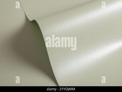Silberfarbenes Olivenpapier in Metallic-Optik mit einem glänzenden, perlmuttfarbenen Finish in hellgrünlichem Champagner und sanften Grüngrauen. Die schlanke, satinierte Oberfläche Stockfoto