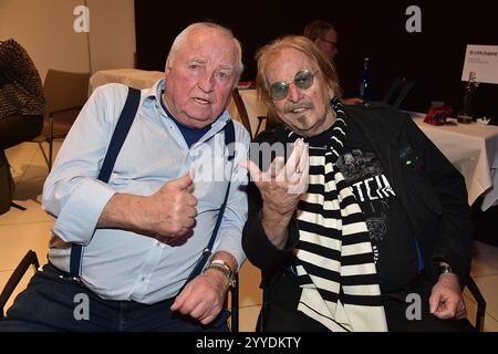 30 Jahre Weihnachten mit Frank Zander Ulli Wegner, Frank Zander zum 30 zehn Jubilaeum von Frank Zander, Marcus Zander Weihnachten mit Frank & Familie Estrel Covention Center Berlin, am 21.12.2024 *** 30 Jahre Weihnachten mit Frank Zander Ulli Wegner, Frank Zander zum 30. Jahrestag von Frank Zander, Marcus Zander Weihnachten mit Frank Family Estrel Covention Center Berlin, am 21 12 2024 Photopress Müller Stockfoto