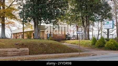 Hickory, North Carolina, USA-19. Dezember 2024: Whole Life Center, Dr. John und Carol de Perzel, eine freiwillige soziale Organisation. Stockfoto