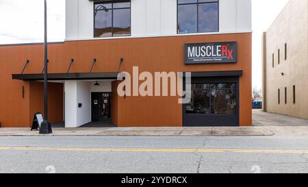 Hickory, North Carolina, USA-19 Dez. 2024: Storefront for Muscle Rx-Home of Corrective Therapy, in Downtown. Stockfoto