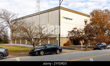 Hickory, North Carolina, USA-19. Dezember 2024: BrightSpeed Internetgebäude und Schilder. Stockfoto