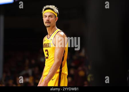 Minneapolis, Minnesota, USA. Dezember 2024. Dawson Garcia (3) blickt auf ein NCAA-Basketballspiel zwischen Fairleigh Dickinson und Minnesota in der Williams Arena in Minneapolis, Minnesota. Steven Garcia-CSM/Alamy Live News Stockfoto