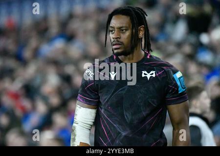 Swansea, Wales. 21. Dezember 2024. Daniel Kasende von Ospreys während des 8. Runde-Spiels der United Rugby Championship (URC) zwischen Ospreys und Scarlets im Swansea.com Stadium in Swansea, Wales, Großbritannien am 21. Dezember 2024. Quelle: Duncan Thomas/Majestic Media/Alamy Live News. Stockfoto
