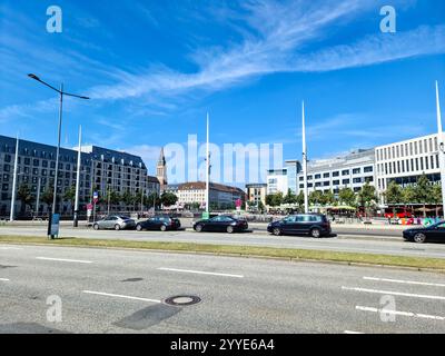 Kiel, Deutschland - 05. Dezember 2024: In der Innenstadt von Kiel direkt am Casino bei schönem Wetter Stockfoto