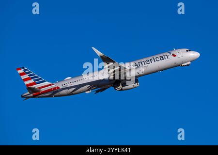 Internationaler Flughafen Sky Harbor 12-21-2024 Phoenix, AZ USA American Airlines Airbus A321 N906AA Abfahrt ab 7L am Flughafen Sky Harbor Intl. Flughafen. Stockfoto