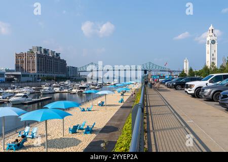 Montreal, Quebec, Kanada - 5. August 2021 : Blick auf den Clock Tower Beach im alten Hafen von Montreal. Stockfoto