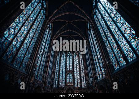 Strahlendes Buntglas in Sainte-Chapelle - Paris, Frankreich Stockfoto