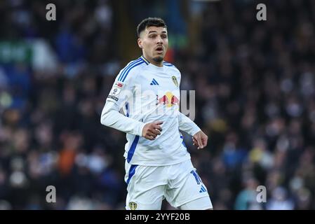 Leeds, Großbritannien. Dezember 2024. Joel Piroe von Leeds United während des Sky Bet Championship Matches Leeds United gegen Oxford United in Elland Road, Leeds, Vereinigtes Königreich, 21. Dezember 2024 (Foto: Mark Cosgrove/News Images) in Leeds, Vereinigtes Königreich am 21. Dezember 2024. (Foto: Mark Cosgrove/News Images/SIPA USA) Credit: SIPA USA/Alamy Live News Stockfoto