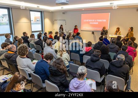 C) Denis TRASFI / MAXPPP - au Palais des Congrès de Massy - Salon de l'étudiant organisé par l'Etudiant et l'Agglomération Grand Paris Sud Stockfoto