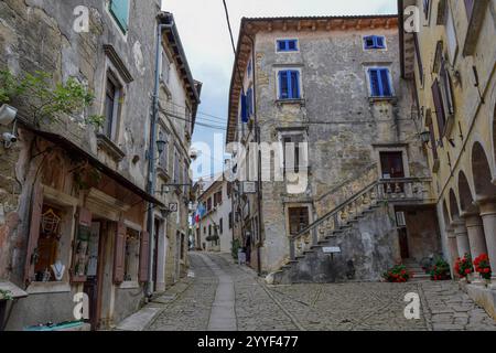 Straßen der mittelalterlichen istrischen Stadt Grožnjan Stockfoto