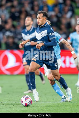 Melbourne, Australien. Dezember 2024. Nishan Velupillay (Melbourne Victory) wurde während des A-Leagues Men Matches zwischen Melbourne Victory FC und Melbourne City FC im AAMI Park gezeigt. Endergebnis Melbourne Sieg 1 - Melbourne City 1. (Foto: Olivier Rachon/SOPA Images/SIPA USA) Credit: SIPA USA/Alamy Live News Stockfoto