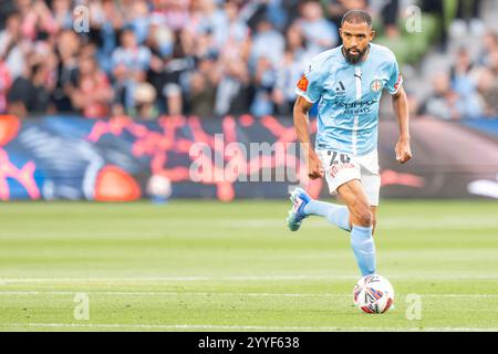 Melbourne, Australien. Dezember 2024. Samuel Souprayen aus Melbourne City wurde während des A-Leagues Men Matches zwischen Melbourne Victory FC und Melbourne City FC im AAMI Park in Aktion gesehen. Endergebnis Melbourne Sieg 1 - Melbourne City 1. (Foto: Olivier Rachon/SOPA Images/SIPA USA) Credit: SIPA USA/Alamy Live News Stockfoto