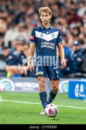 Melbourne, Australien. Dezember 2024. Ryan Teague (Melbourne Victory) wurde während des A-Leagues Men Matches zwischen Melbourne Victory FC und Melbourne City FC im AAMI Park gezeigt. Endergebnis Melbourne Sieg 1 - Melbourne City 1. (Foto: Olivier Rachon/SOPA Images/SIPA USA) Credit: SIPA USA/Alamy Live News Stockfoto