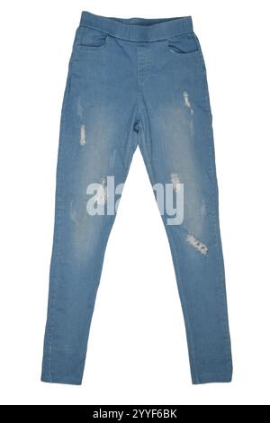 Blaue Damenjeans. Lange Hose für Damen in Pink auf weißem Hintergrund. Vorderansicht. Stockfoto