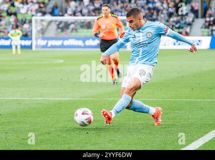 Melbourne, Australien. Dezember 2024. Harry Politidis (Stadt Melbourne) wurde während des A-Leagues Men Matches zwischen Melbourne Victory FC und Melbourne City FC im AAMI Park gesehen. Endergebnis Melbourne Sieg 1 - Melbourne City 1. (Foto: Olivier Rachon/SOPA Images/SIPA USA) Credit: SIPA USA/Alamy Live News Stockfoto