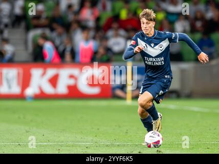 Melbourne, Australien. Dezember 2024. Kasey Bos von Melbourne Victory wurde während des A-Leagues Men Matches zwischen Melbourne Victory FC und Melbourne City FC im AAMI Park in Aktion gesehen. Endergebnis Melbourne Sieg 1 - Melbourne City 1. (Foto: Olivier Rachon/SOPA Images/SIPA USA) Credit: SIPA USA/Alamy Live News Stockfoto