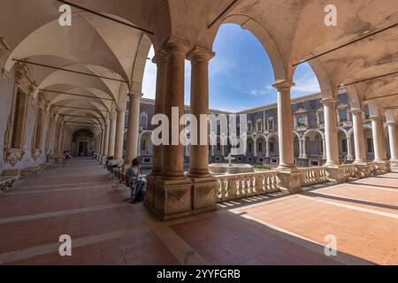 CATANIA, ITALIEN, 19. JUNI 2023 - das Kloster des Benediktinerklosters San Nicolò die Arena in Catania, Sizilien, Italien Stockfoto