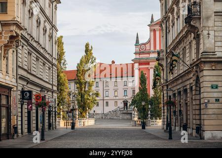 Ljubljana, Slowenien - 14. August 2024: Wunderschönes und charmantes Stadtzentrum von Ljubljana, der Hauptstadt Sloweniens Stockfoto