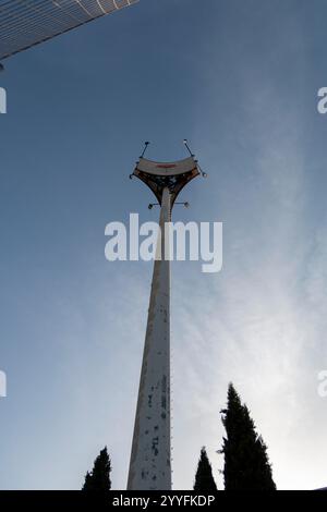 stadion des Real Club Deportivo Carabanchel in der Nachbarschaft des gleichen Namens in Madrid, wo Sie die Tribüne sehen können, die Post mit den Clubs Stockfoto