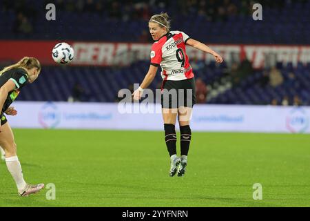 Sanne Koopman (9) von Feyenoord, dargestellt während eines Frauenfußballspiels zwischen Feyenoord und PSV Eindhoven, Saison 2024 - 2025 der Azerion Women’s Eredivisie, am Samstag, den 21. Dezember 2024 in Rotterdam, Niederlande. FOTO SPORTPIX | SEVIL OKTEM Stockfoto