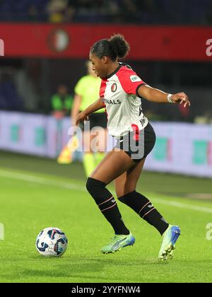 Esther Buabadi (42) aus Feyenoord, dargestellt während eines Frauenfußballspiels zwischen Feyenoord und PSV Eindhoven, Saison 2024 - 2025 der Azerion Women’s Eredivisie, am Samstag, den 21. Dezember 2024 in Rotterdam, Niederlande. FOTO SPORTPIX | SEVIL OKTEM Stockfoto