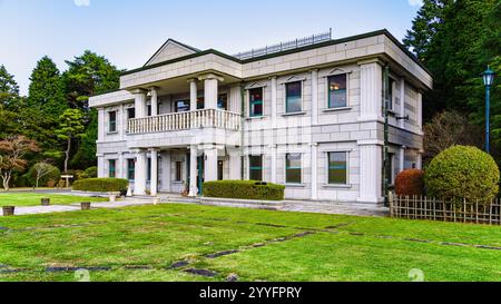 Panorama Hall am See im Onshi-Hakone Park in der Präfektur Kanagawa, Japan, ist eine moderne Hommage an die Pracht der Hakone Imperial Villa, die sich in der Vergangenheit befindet Stockfoto