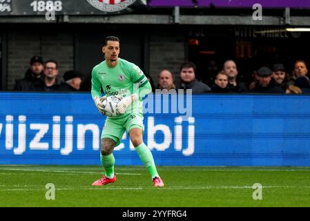 Rotterdam, Niederlande. Dezember 2024. Rotterdam - Sparta Rotterdam Torhüter Nick Olij während der siebzehnten Wettkampfrunde der Eredivisie Saison 2024/2025. Das Spiel findet am 22. Dezember 2024 in Rotterdam, Niederlande, zwischen Sparta Rotterdam und Ajax in Het Kasteel statt. (VK Sportphoto/Rene Nijhuis) Credit: Yannick Verhoeven/Alamy Live News Stockfoto