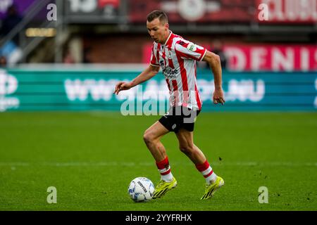 Rotterdam, Niederlande. Dezember 2024. Rotterdam - Arno Verschueren von Sparta Rotterdam dribbelt mit dem Ball während der siebzehnten Wettkampfrunde der Eredivisie Saison 2024/2025. Das Spiel findet am 22. Dezember 2024 in Rotterdam, Niederlande, zwischen Sparta Rotterdam und Ajax in Het Kasteel statt. (VK Sportphoto/Rene Nijhuis) Credit: Yannick Verhoeven/Alamy Live News Stockfoto